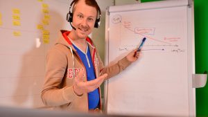 IPMA Level C Trainer Josua Schütz Projektleiter am Flipchart